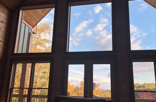 5,000 sqft Mountain Escape with the Luxury of Modern Living-Game room w/Bar