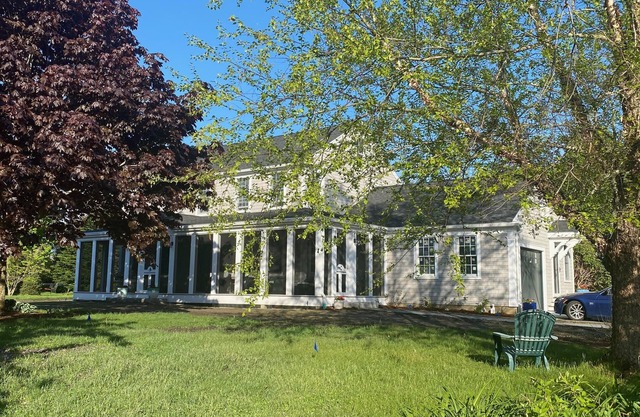 5 Bdrms - 5 Mins to Nauset, Hear the Atlantic from the Screened-in Farmers Porch