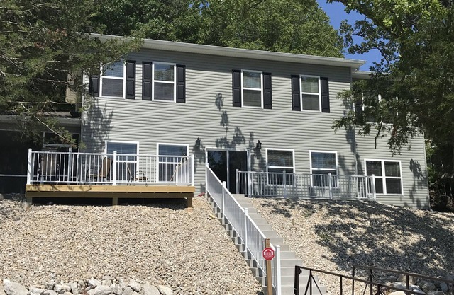 5 BED/3.5 BATH At Water's Edge, Super Dock, Ample Parking Space