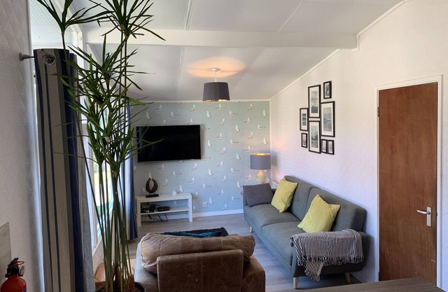 5 Bed Chalet NEWLY REFURBISHED Erw Porthor, Happy Valley - Tywyn /Aberdovey