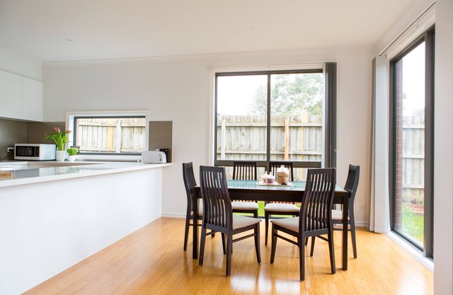 5 Bedroom | 3 Bathroom Holiday Home near Glen Waverley with WIFI and NETFLIX