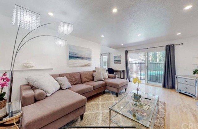 5 bedroom 4 bath with pool