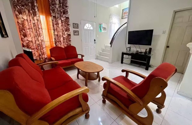 5-bedroom 7 Bed 9 Guess Home with WiFi, AC in Cd Versailles Sn Juan Opico