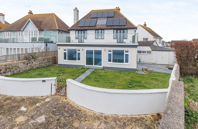 5 bedroom accommodation in Bognor Regis