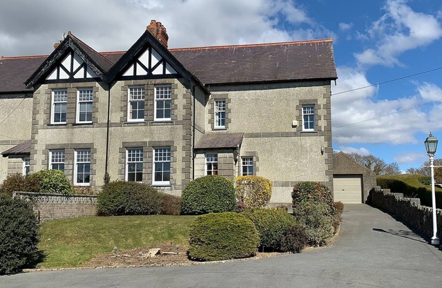 5 bedroom accommodation in Chwilog, near Pwllheli