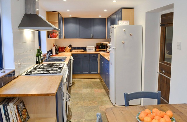 5 bedroom accommodation in Hindolveston, near Holt