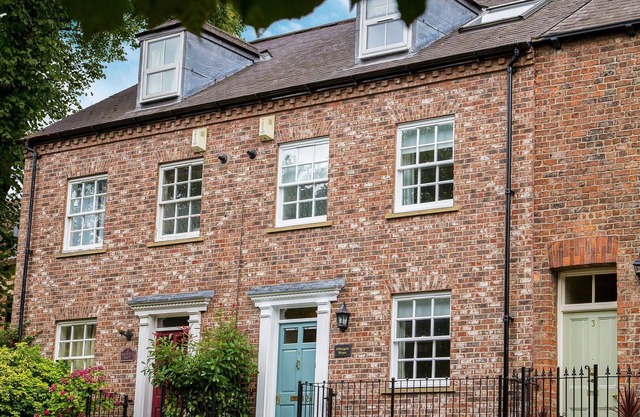 5 bedroom accommodation in York