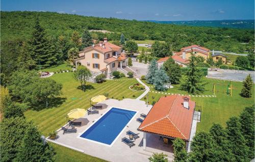 5 Bedroom Beautiful Home In Labin
