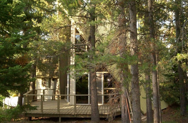 5-bedroom cabin just 27 minutes from Yellowstone National Park