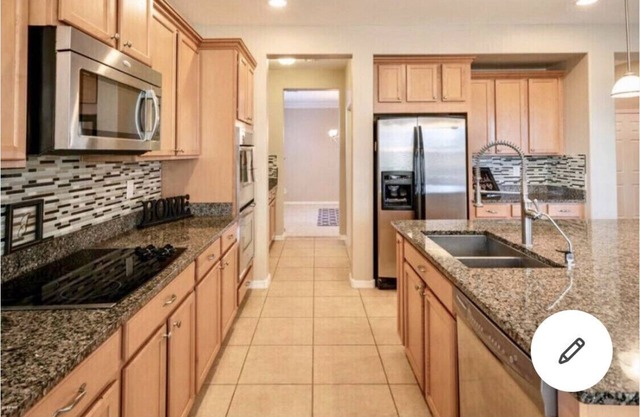 5+ bedroom Executive Desert Retreat - perfect for longer stays!