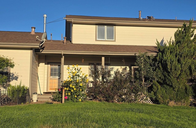 5-bedroom farmhouse in lovely Bennett with WiFi, AC, fitness area.nClose to DIAn