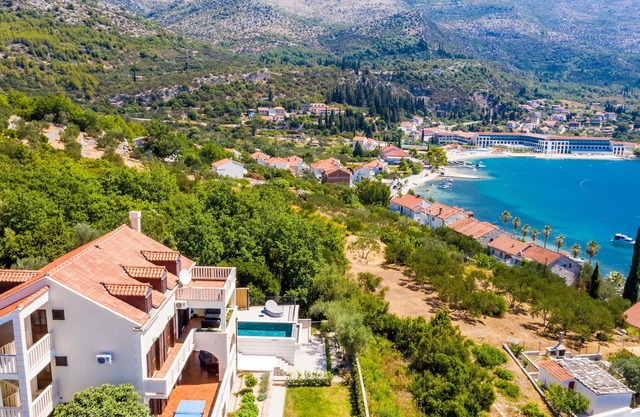 5 bedroom gorgeous home in Slano