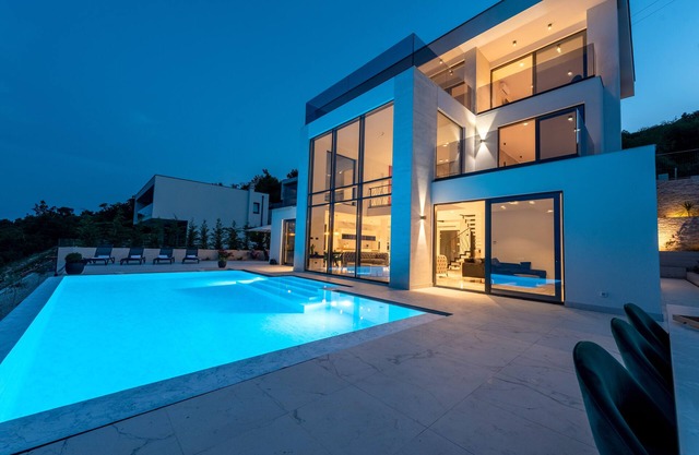 5 Bedroom hillside Villa with pool & stunning Sea view