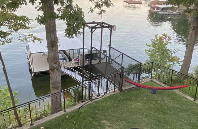 5 bedroom lakefront home private dock. perfect for families & fishermen