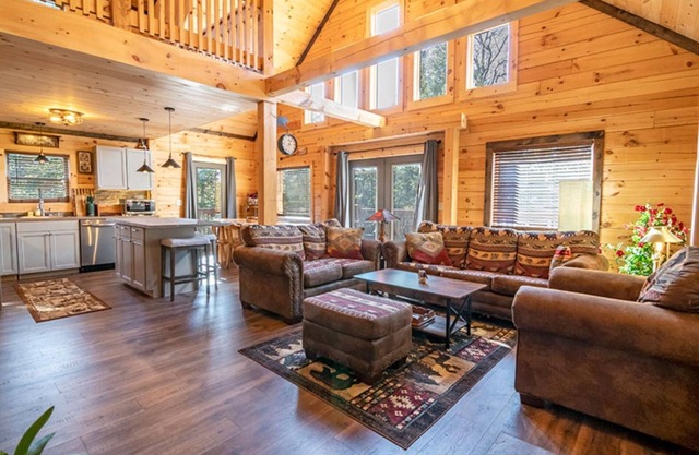 5-Bedroom Log House in Lake Placid