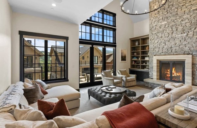 5 Bedroom Luxury Hillside Retreat in Big Sky