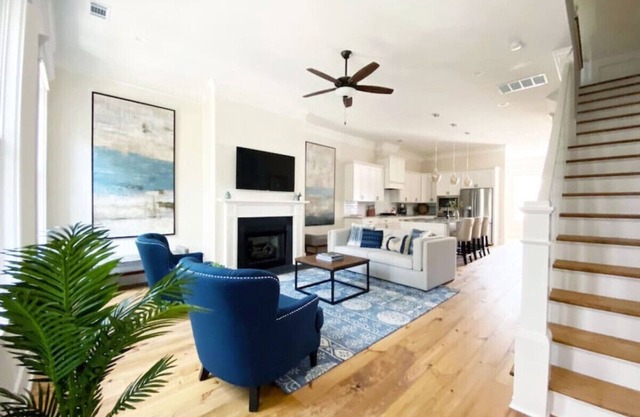 5 Bedroom Magnolia Estate in Downtown with Parking