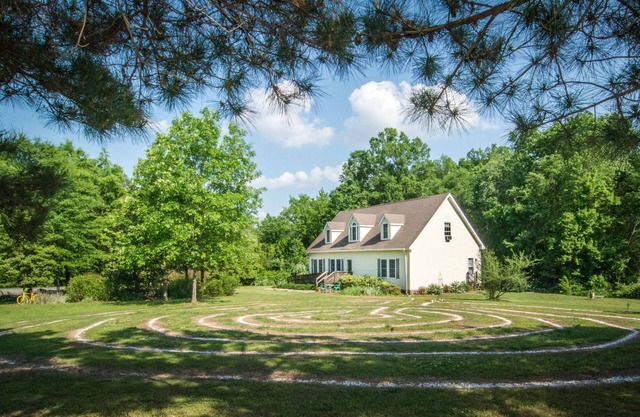 5-bedroom vacation home with a vortex and a labyrinth