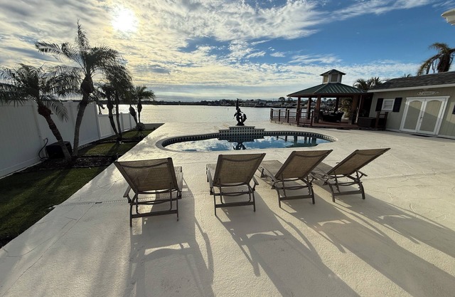5-Bedroom Water Front Vacation Home - Tropical Paradise with Breathtaking Views!