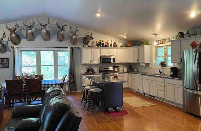 5 Bedroom Wooded Paradise (mins from wi dells)