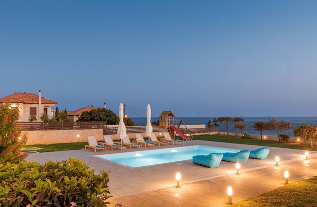 5-Bedrooms Villa with Private Pool
