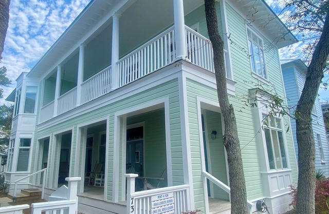 5 BR, 5 BA in Seaside, quick walk to the private beach access or main pool