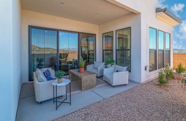 5 BR 5 BA Near Zion Brand NEW pool, hot tub, and pickleball court!