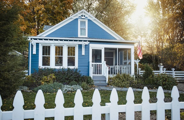 5 BR Cottage a Short Walk to Pier Street Beach Access.