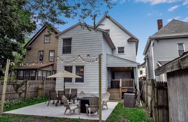 5 BR Home w/Hot Tub & Game Room