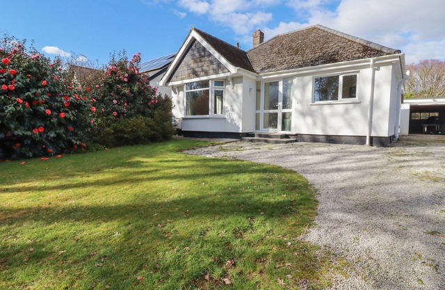 5 CARLYON ROAD, pet friendly, with open fire in Playing Place