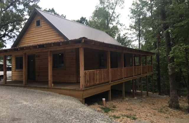 #5 Fall Creek Cabins 1 mile from Lake Norfork and Mountain Home Ar.