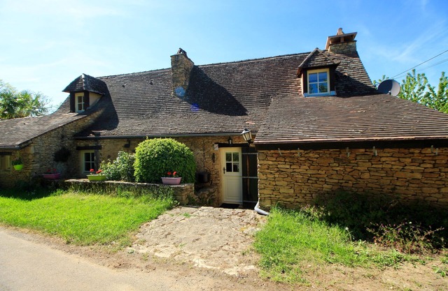 5 gîtes, a pretty stone house and 2 swimming pools in the heart of Périgord Noir