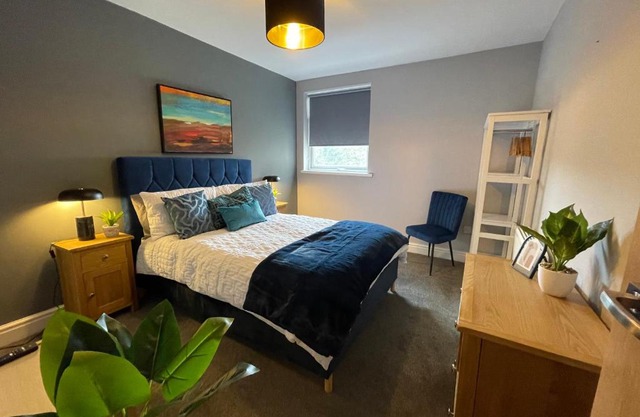 5- Large 1 bed Apartment- West Midlands