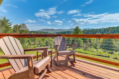 5 Mi to Dtwn, Stunning Views Weaverville Retreat!