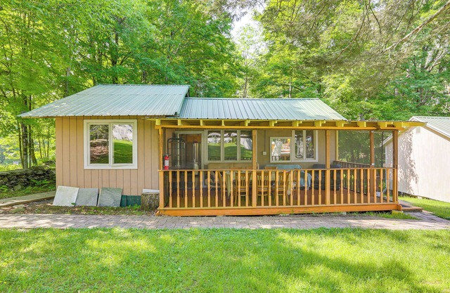5 Mi to Monticello Raceway: Cabin w/Pool Access!