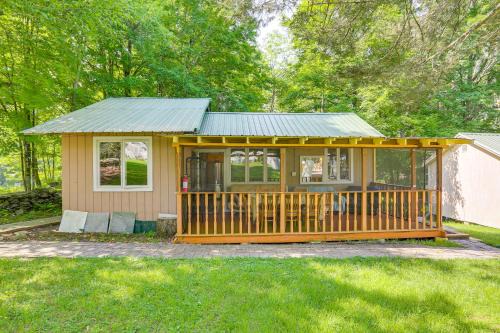5 Mi to Monticello Raceway Cabin Near Shops