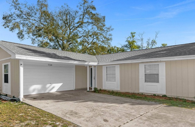 5 min to Universal 7326 Bungalow-Lake view- 3 BD