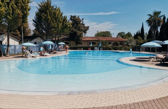5 Minuten van Zee, Knus Verblijf Chalet, Heerlijke Familie Vakantie in Toscane