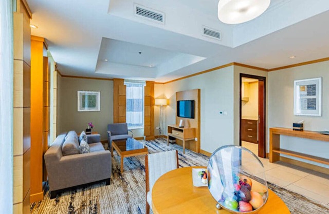 5 minutes to the metro! 2 Bedroom Serviced Hotel Apartment, All Bills Included.