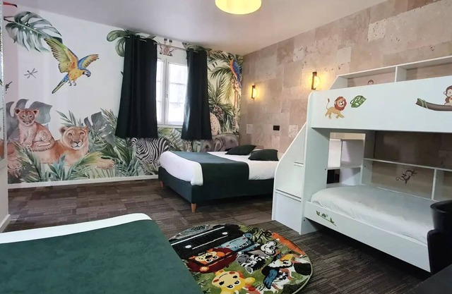 5-person Safari room