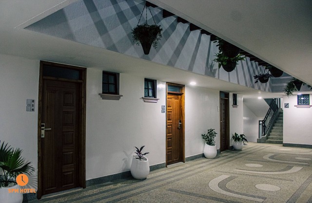 5 PM Hotel