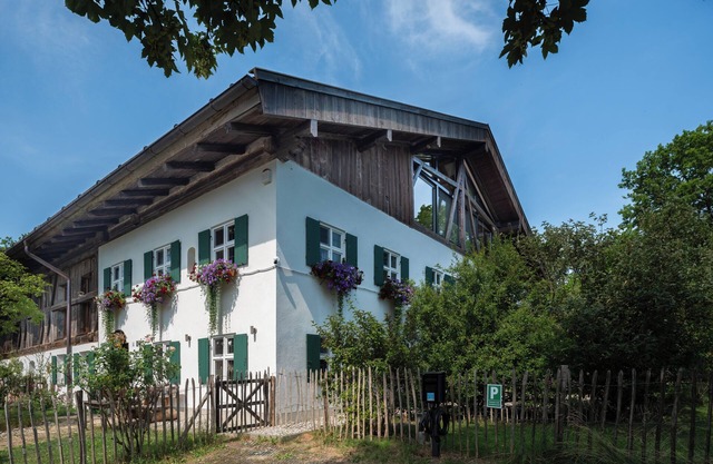 5-star Gut Stohrerhof on Lake Ammersee with 1,000 m² garden for up to 15 people