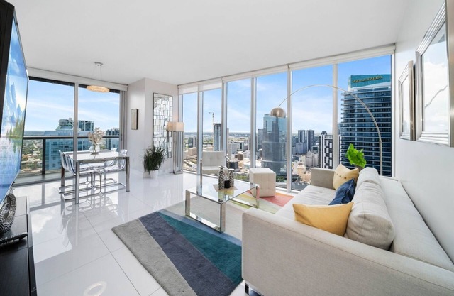 5-star HIGH floor corner hotel condo. City & Water Views. 2 bed & 2 full bath