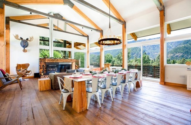 5-Star Lodge Groups Welcome 1 Mile from Downtown