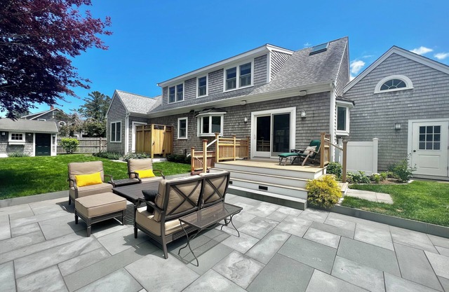 5 STAR Mini Compound, New CHIC Shed - Walk to Town, Bike to Beach & Dogs OK!