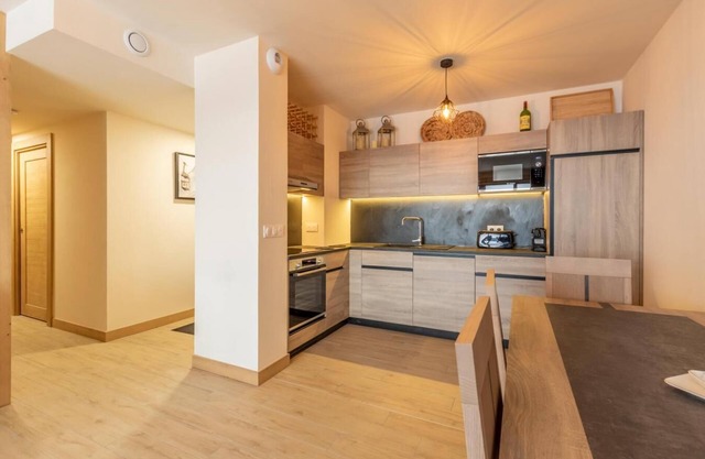 50m from ski slopes, 5th floor, fitness, swimming pool, sauna, hammam, terrace, parking, tv