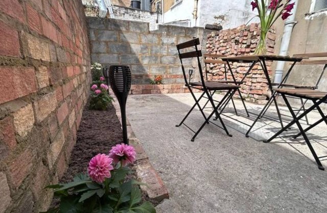 51% off. Nice Studio with patio near London Centre. Mile End