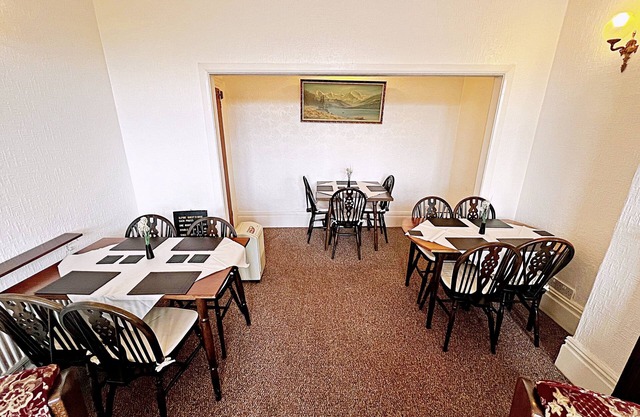 55 Clee Road, Cleethorpes, Spacious Guest House by Sea