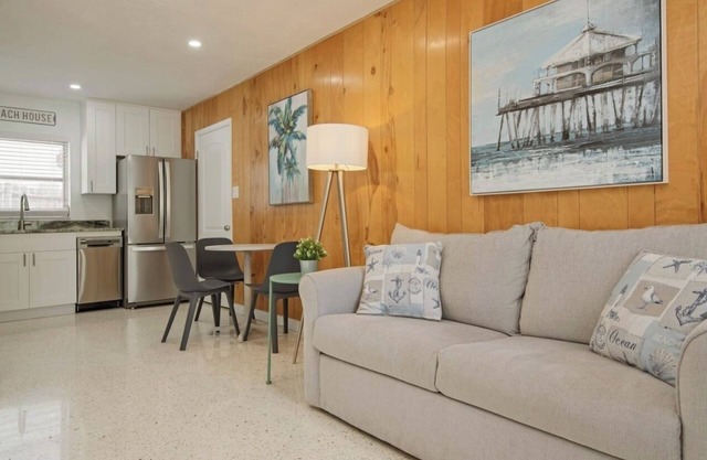 5A Newly Renovated 1/1 at Coastal Cottages