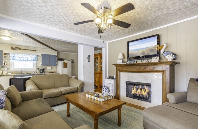 5BD 2BA Cottage walking distance to Sheridan Beach & 30 min drive to Norte Dame